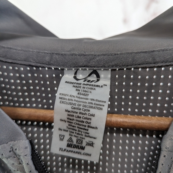 TLF Apparel Jacket Womens Medium Maddox Gray Half Zip Jacket Crop Athletic - Picture 3 of 13